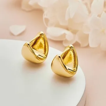 FAMARINE Chunky Gold Huggie Earrings - Stylish & Comfortable