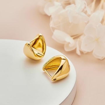 FAMARINE Chunky Gold Huggie Earrings - Stylish & Comfortable