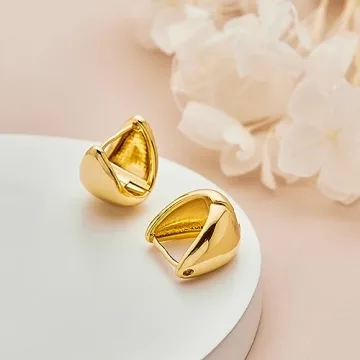 FAMARINE Chunky Gold Huggie Earrings - Stylish & Comfortable