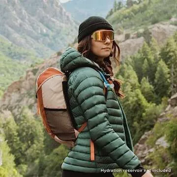 Tezos Juniper Daypack, Lightweight Hiking Backpack and Hydration Pack for Camping, Travel, Biking, and the Outdoors, 16 Liter (Desert Sand)