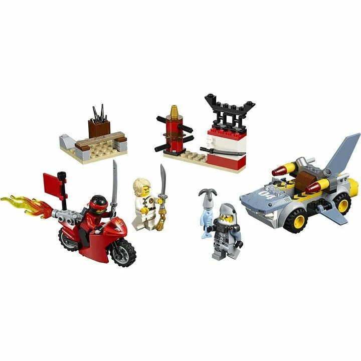Shark Attack LEGO Juniors 10739 Building Kit