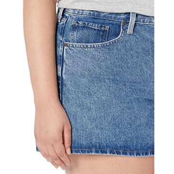 Levi's Women's Plus-Size High Waisted Mom Jean Shorts, Amazing-Medium Indigo, 35