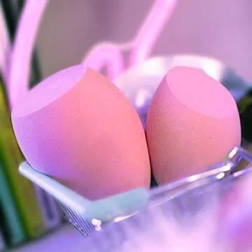 Real Techniques Cruelty Free Miracle Finish Sponge (Pack of 1) for a Natural Look, Ideal for Cream, Pressed Powder, & Liquid Blush, Latex Free (Packaging May Vary)