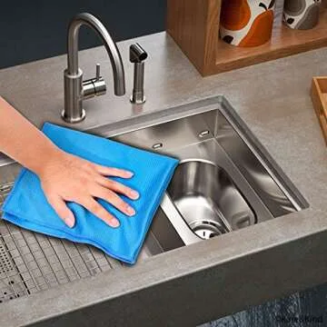 Large Microfiber Cleaning Cloths for Spotless Surfaces