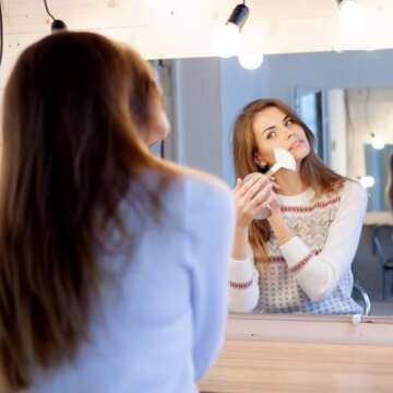 4 Pack Fan Brushes for Women Face Soft Bristle Highlighting Blush Brush with Long Handle Facial Applicator Brushes Face Makeup Tools for Loose Powder Highlighting Blush (2 Colors)