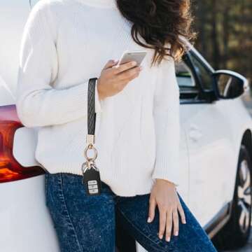 STACCTE Microfiber Leather Wristlet Keychain, Bling Decorative Universal Car Keys Keychain, Anti-lost D-ring, 360 Degree Rotatable Key Fob Keychain for Women(Black)