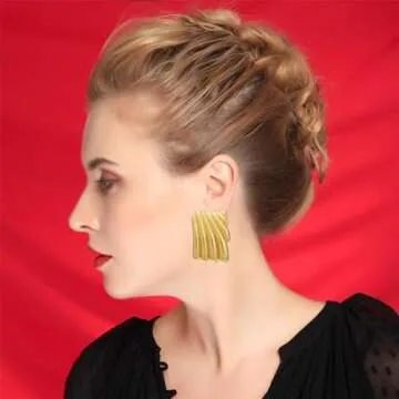 XYAYOU Minimalist Alloy Chunky Striped Rectangle Geometric Square Statement Stud Earrings for Women Jewelry (gold)