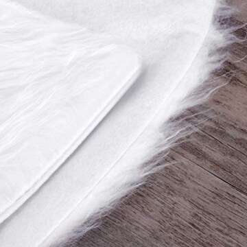 Christmas Tree Plush Skirt 30 inch Snow White Faux Fur Christmas Tree Skirt Ornaments Xmas Tree Skirts for Christmas Thanksgiving Holiday Decoration New Year Party