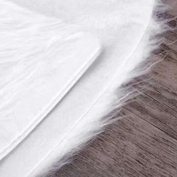 Christmas Tree Plush Skirt 30 inch Snow White Faux Fur Christmas Tree Skirt Ornaments Xmas Tree Skirts for Christmas Thanksgiving Holiday Decoration New Year Party