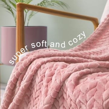 Exclusivo Mezcla Pink Fleece Throw Blanket for Cozy Moments