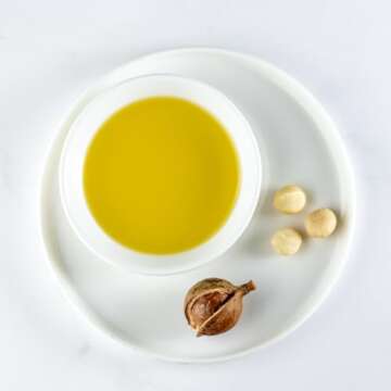 House of Macadamias, Macadamia Nut Oil, Cooking oil, Premium Cold-Pressed Extra Virgin, 25.3 fl. oz. Bottle - Keto, Vegan, Paleo, Gluten-Free, Sugar-Free