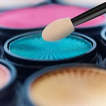 Cuttte 120PCS Disposable Dual Sides Eye Shadow Sponge Applicators with Container, 2.44' Length Eyeshadow Brushes Makeup Applicator Black