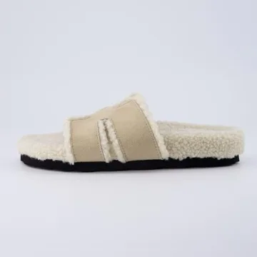CUSHIONAIRE Cuddle Fur Slippers for Women – Cozy Comfort