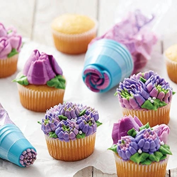 Wilton 4-Piece Easy Blooms Piping Tips for Baker