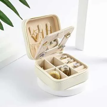 Stylish and Compact KElofoN Travel Jewelry Organizer