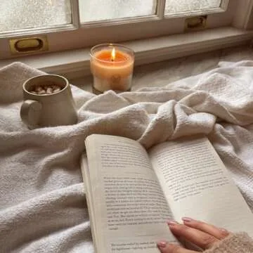 Votivo ICY Blue Pine Holiday Candle - 75 Hour Burn Time