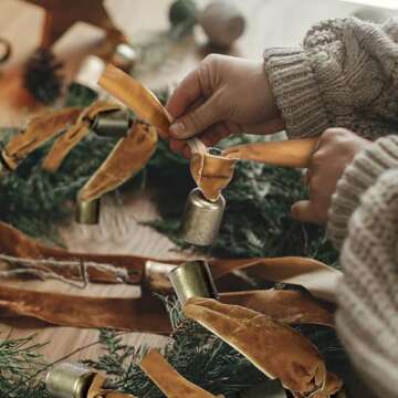 Hungdao 6 Yards Brown Velvet Christmas Tree Ribbon Garland with Rusty Jingle Bell Neutral Rustic Christmas Bell Garland Cozy Decorative for Xmas Tree Fireplace Holiday Wedding Mantle Indoor Decor