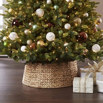 Elegant Water Hyacinth Christmas Tree Collar for Holidays