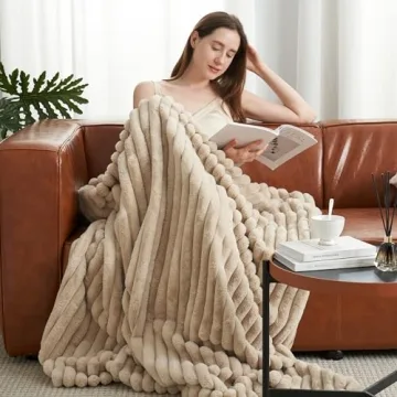Luxurious Amélie Faux Fur Throw Blanket for Ultimate Comfort