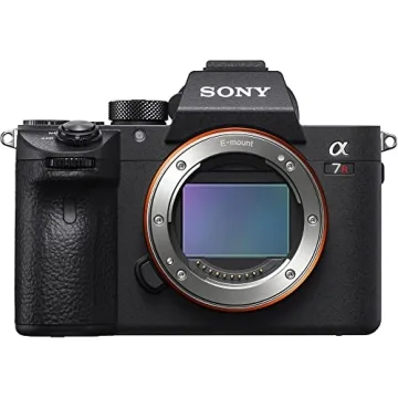 Sony Alpha a7R III Deluxe Kit with 24-240mm Lens