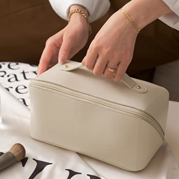 MINGRI Large Capacity Travel Cosmetic Bag for Women