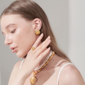 LILIE&WHITE Gold Seashell Stud Earrings for Women