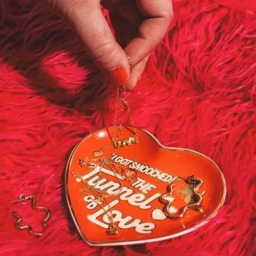 Cute Heart-Shaped Trinket Tray - Tunnel of Love Design