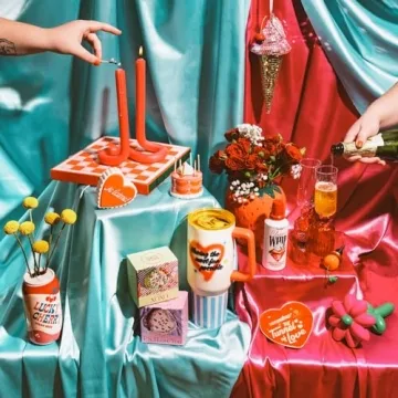 Cute Heart-Shaped Trinket Tray - Tunnel of Love Design