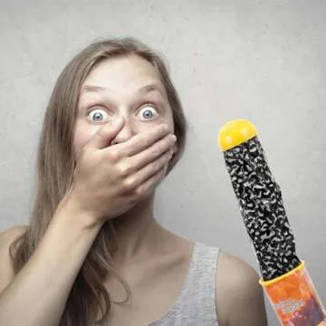 NUOBESTY Snake Cans Jump Spring Snake Toy Prank Jokes in A Can Toy Sweet Candy Can Snake Trick Toy for Halloween Carnival Party Supplies 3pcs