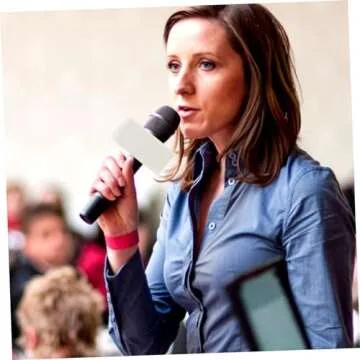 HAPINARY Portable Triangular Abs Microphone Logo Flag for Interview Stations Mic Logo Flag Station White for Tv Stations and Reporters