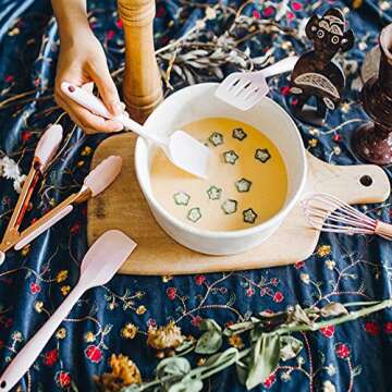 lnndong-Pink 5-Piece Children's Mini Silicone Kitchenware Tool Set, Silicone Scraper, Shovel Set, Cake Baking Kit, With Spatula, Egg Mixer And Clip, Small Kitchen Utensils.