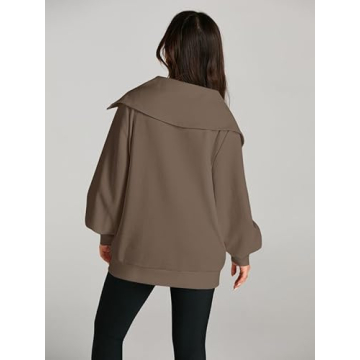 Stylish Oversized Sweater with Gold Zipper Accent