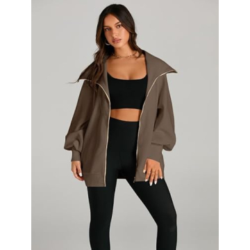 Stylish Oversized Sweater with Gold Zipper Accent