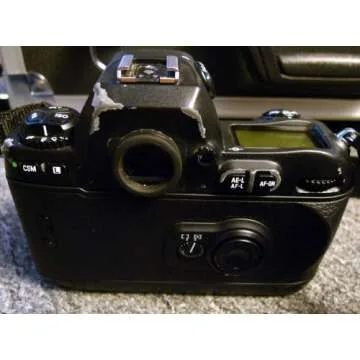 NIKON F100: Versatile 35mm SLR Camera for Professionals