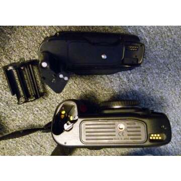 NIKON F100: Versatile 35mm SLR Camera for Professionals