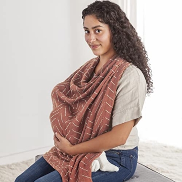 Itzy Ritzy Breastfeeding Boss Multi-Use Cover: Stylish and Functional Baby Essential
