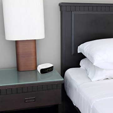 Compact Magnasonic AM/FM Clock Radio with Dual Alarm