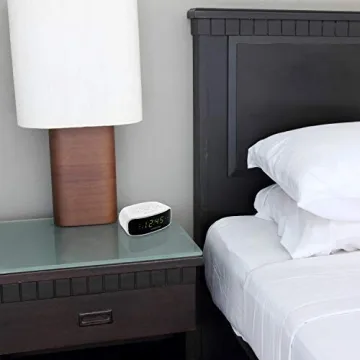 Compact Magnasonic AM/FM Clock Radio with Dual Alarm