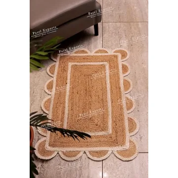 Beautiful Hand Woven Natural Jute Scalloped Rug