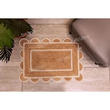 Beautiful Hand Woven Natural Jute Scalloped Rug