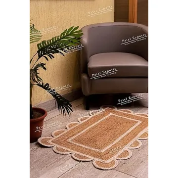 Beautiful Hand Woven Natural Jute Scalloped Rug