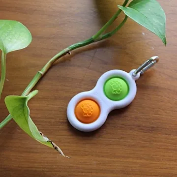 Fat Brain Toys Simpl Dimpl Keychain for Stress Relief