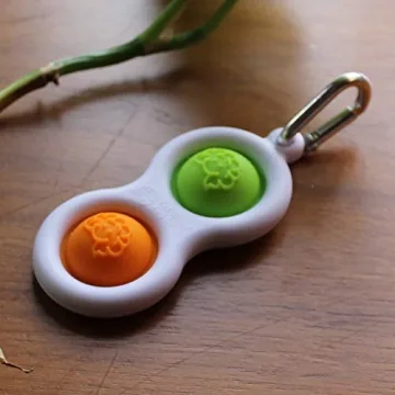 Fat Brain Toys Simpl Dimpl Keychain for Stress Relief