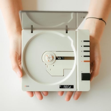 syitren R300 Portable Bluetooth CD Player - Retro Style