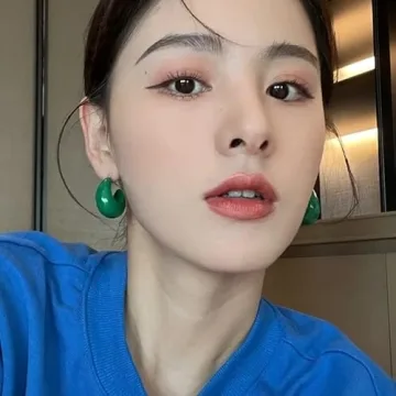 TUYRIEDSA Chunky Green Hoop Earrings for Women