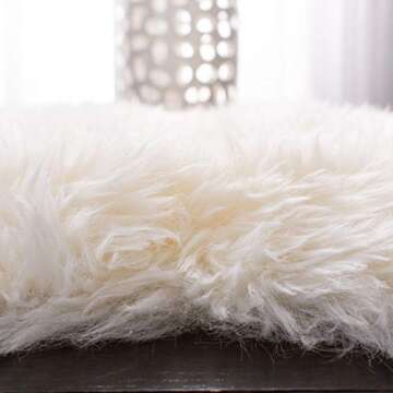 SAFAVIEH Sheep Skin Collection 2' x 3' White SHS121A Handmade Rustic Glam Genuine Pelt 3.4-inch Extra Thick Accent Rug