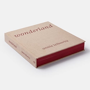Wonderland by Annie Leibovitz - Stunning Photography Anthology