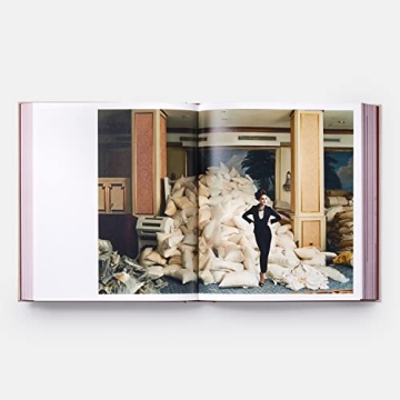 Wonderland by Annie Leibovitz - Stunning Photography Anthology