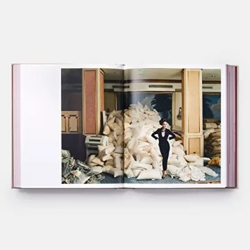 Wonderland by Annie Leibovitz - Stunning Photography Anthology
