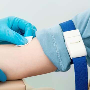 Ever Ready First Aid Alcohol Prep Pads - 200 Count, 70% Isopropyl Alcohol, Gentle & Sterile 2-Ply Wi...